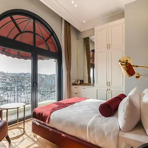 4* Отель New Old Town